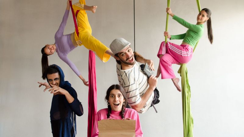 "La fábrica de los sueños olvidados": acrobacia, teatro y música en vacaciones
